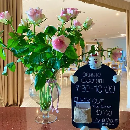 Vedute Отель Фучеккьо