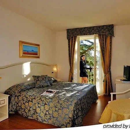 Vedute Отель Фучеккьо